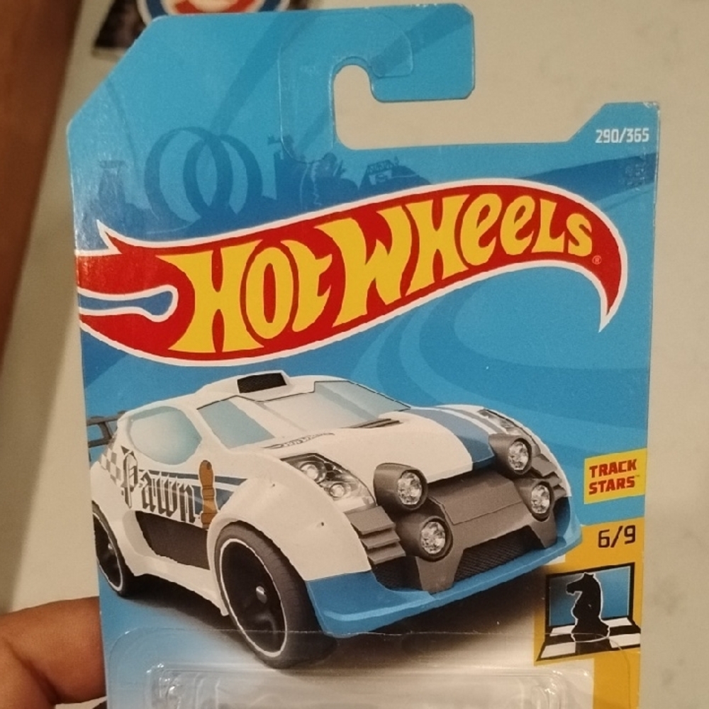Fast 4WD Toy Car - White and Blue - Picture 6 of 8